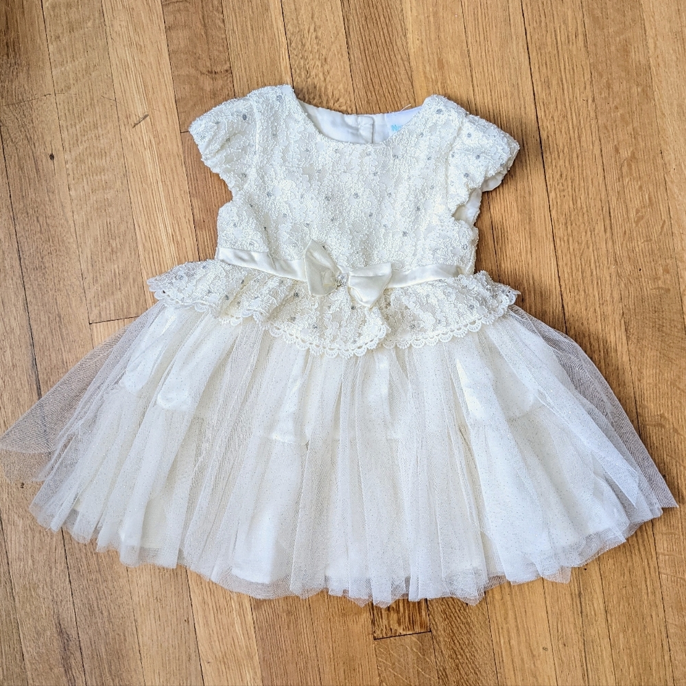 Nannette baby Toddler Cream Lace Party Deess with matching bloomer.  Size 12M